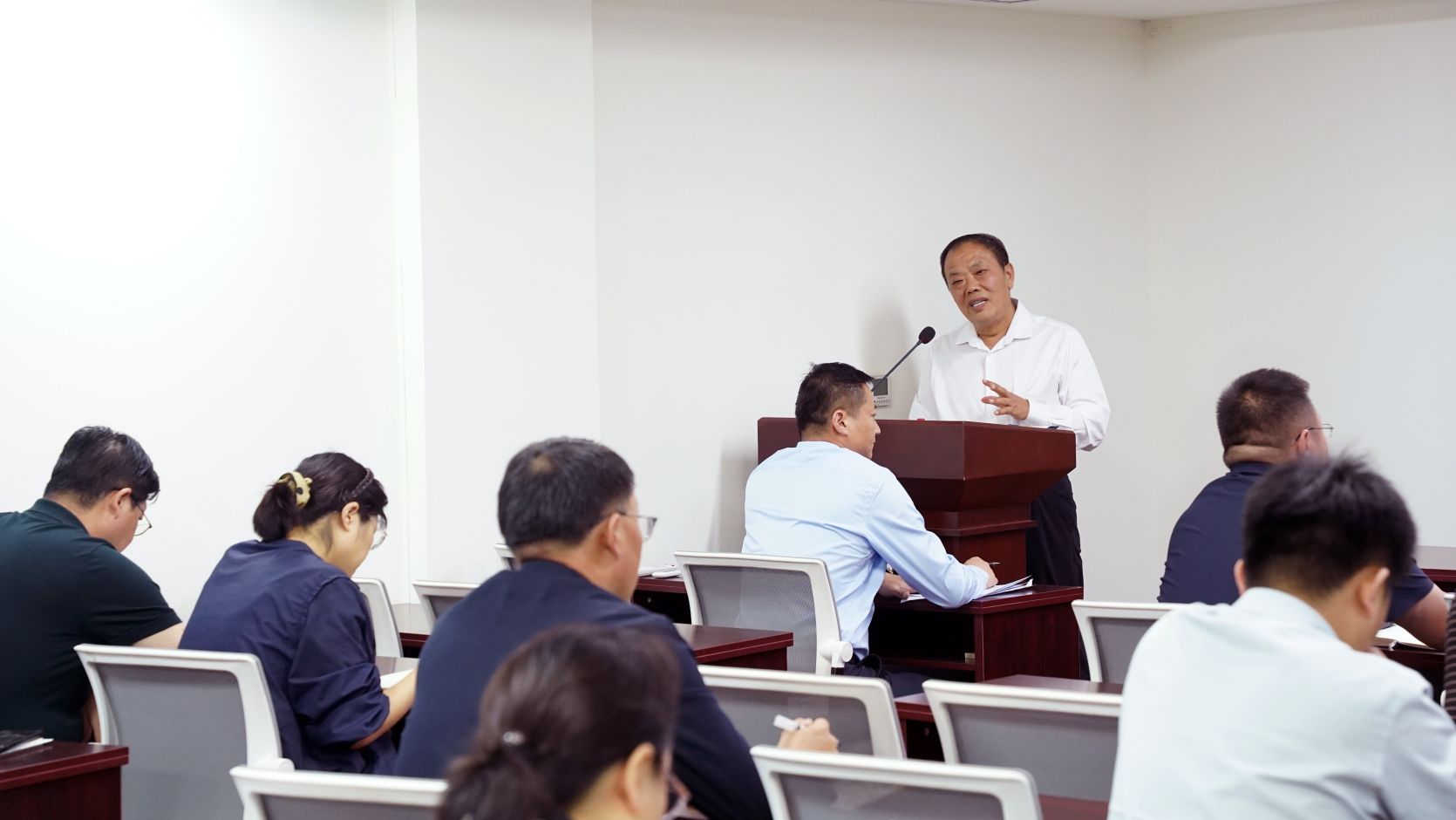 3 砺剑提标强内功 聚势冲刺赢收官 ——中亿源审计集团2026年第三季度工作总结会圆满召开